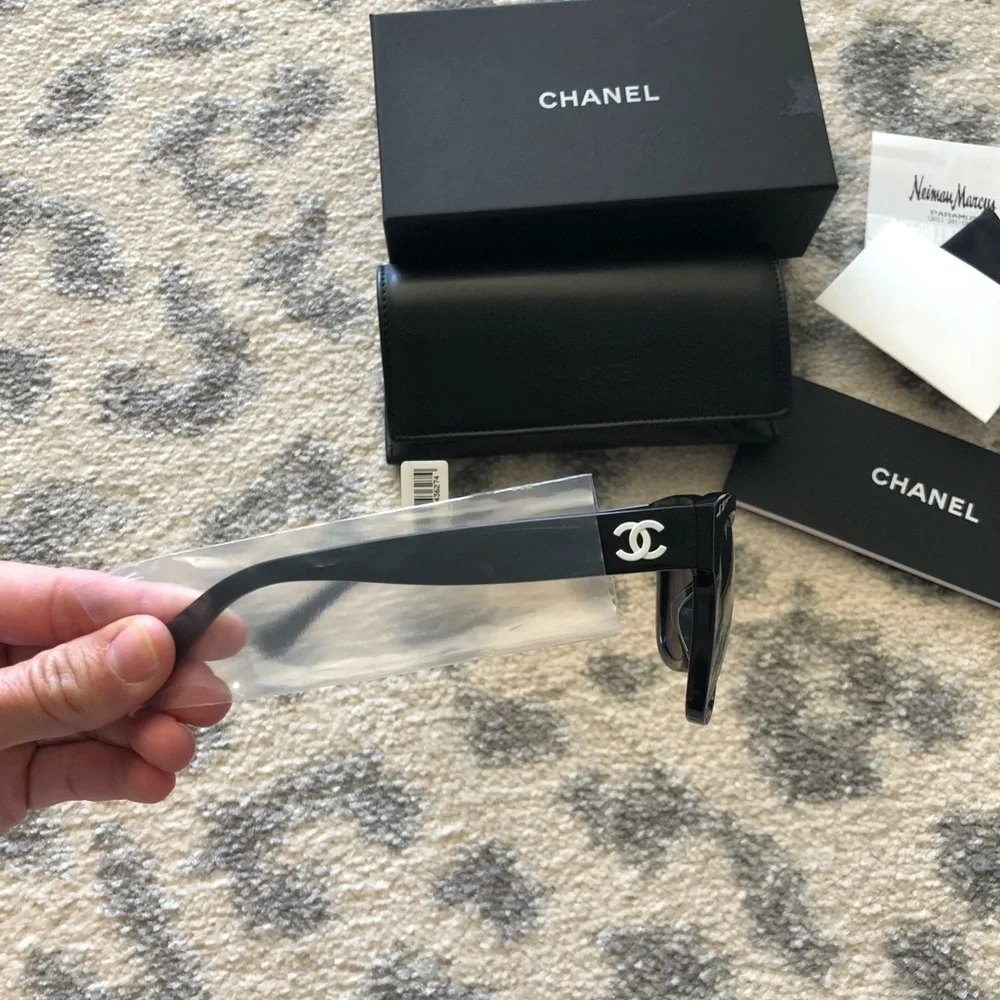CHANEL Black Sunglasses - Picture 4 of 13